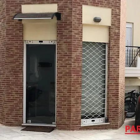 Downtown With Private Parking קלמאטה